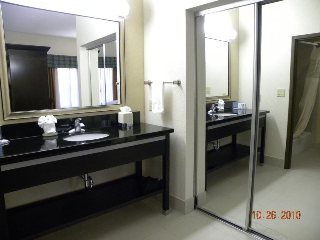 Hampton Inn & Suites Dallas I-30 Cockrell Hill, Tx Kültér fotó